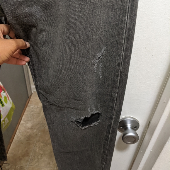 Distressed Jean - Picture 4 of 6